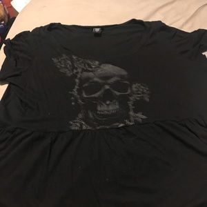 Skull tee